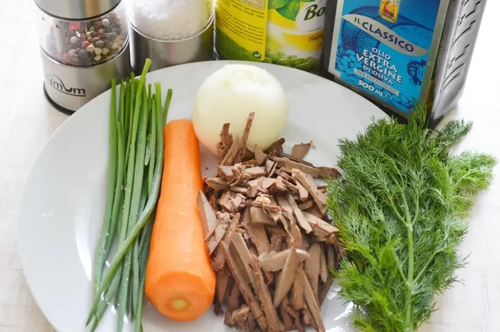Салат из куриной печени с овощами.: шаг 1