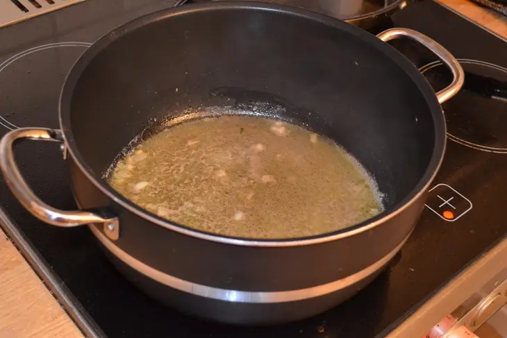 Свинина в дижонском соусе с огурцом и луком-пореем.: шаг 4