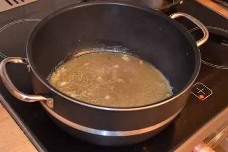 Свинина в дижонском соусе с огурцом и луком-пореем.: шаг 4