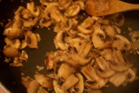 Теплый салат со спаржей и грибами: шаг 4