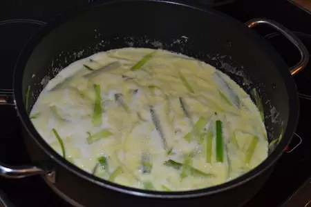Свинина в дижонском соусе с огурцом и луком-пореем.: шаг 6