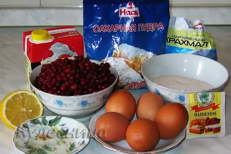 Брусничный рулет-безе: шаг 1