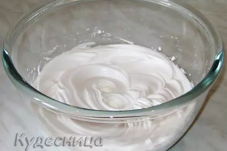 Брусничный рулет-безе: шаг 3