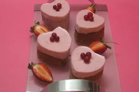 Пирожное "сердечки" с клубничным муссом.: шаг 13
