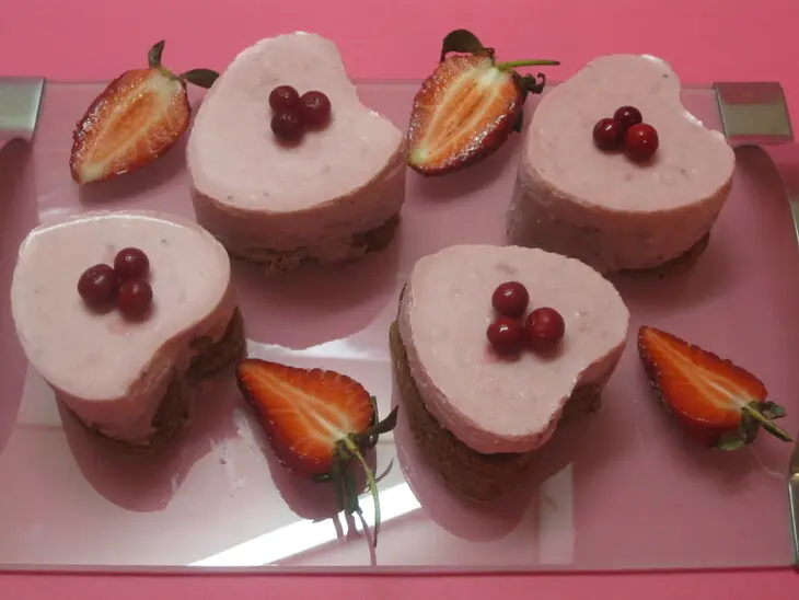 Пирожное "сердечки" с клубничным муссом.: шаг 14