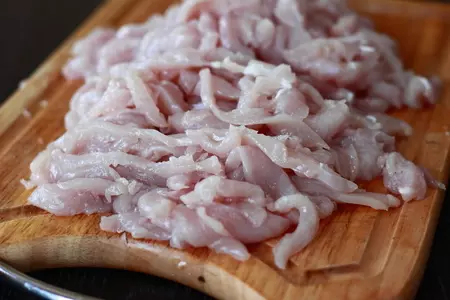 Стир-фрай из курицы с грибами и сладким перцем: шаг 5