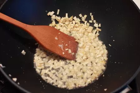 Стир-фрай из курицы с грибами и сладким перцем: шаг 8