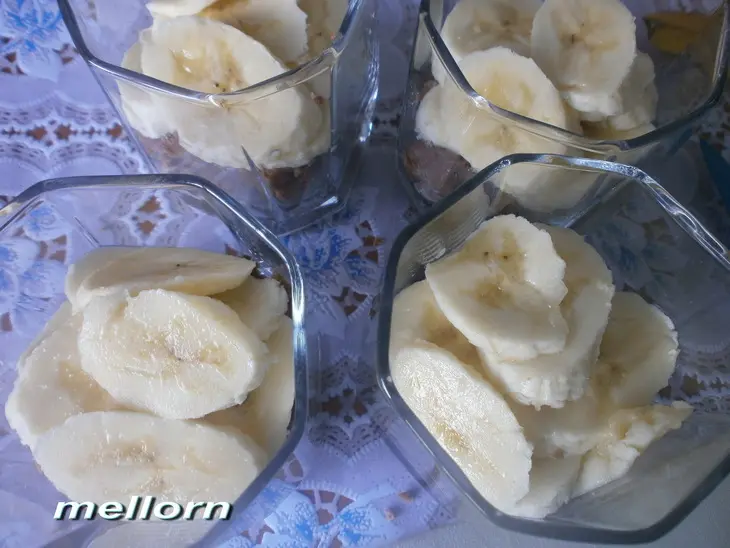 Банановый десерт с соусом из ирисок: шаг 4