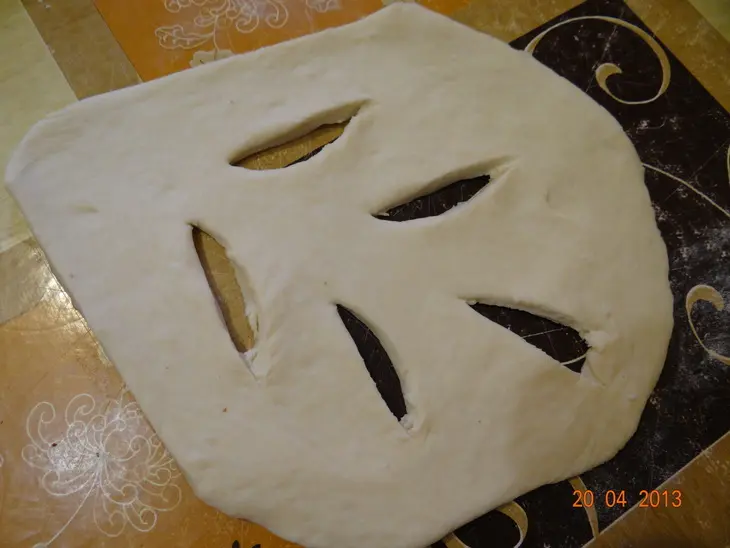 Fougasse (французский хлебец фугасс) с кунжутом и прованскими травами: шаг 2