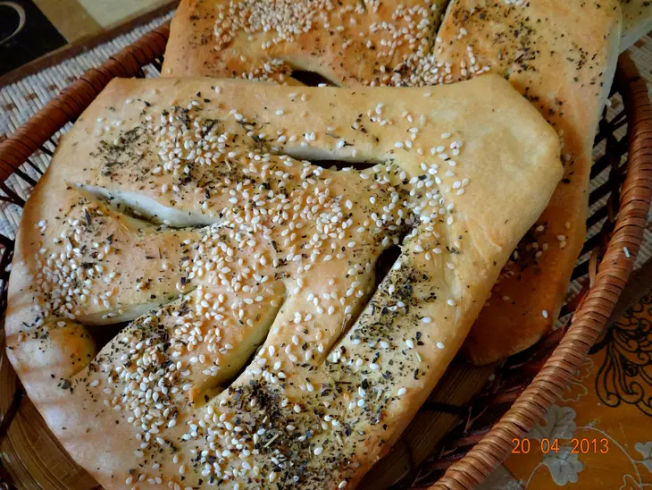 Fougasse (французский хлебец фугасс) с кунжутом и прованскими травами: шаг 5