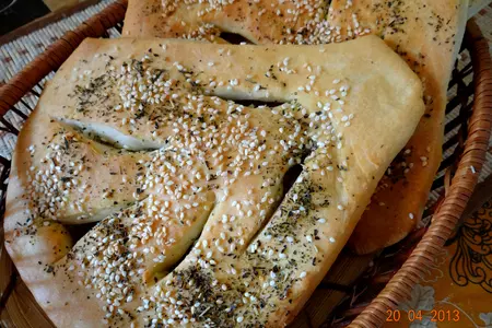 Fougasse (французский хлебец фугасс) с кунжутом и прованскими травами: шаг 5