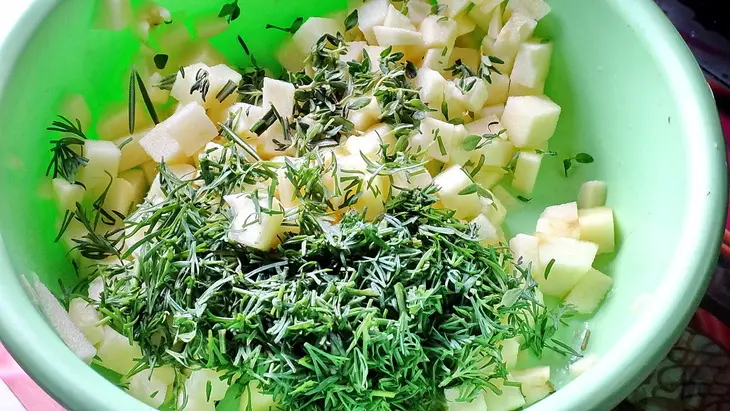 Гречневая каша с грибами и сельдереем в горшочках: шаг 1