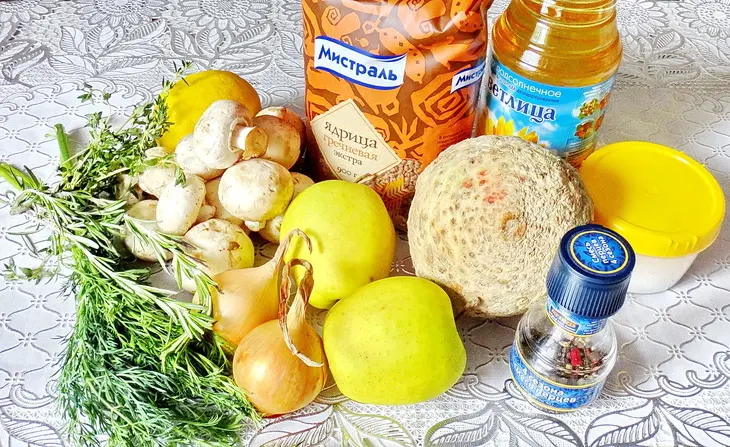 Гречневая каша с грибами и сельдереем в горшочках: шаг 2