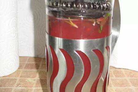 Чай из красной смородины с розмарином и мятой: шаг 3