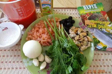 Паста из мяса мидий и креветок в мультиварке: шаг 1