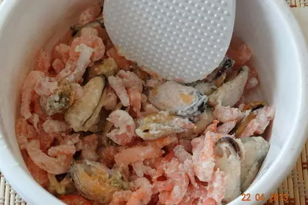 Паста из мяса мидий и креветок в мультиварке: шаг 2