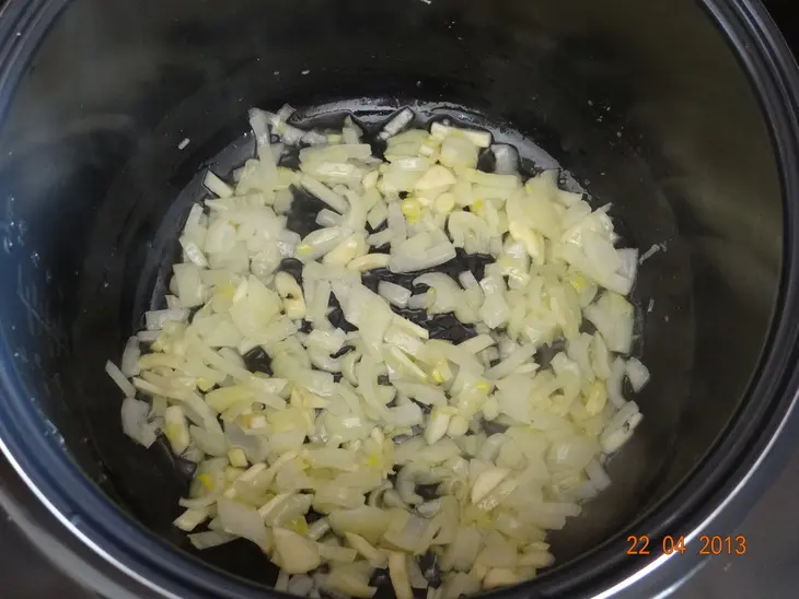 Паста из мяса мидий и креветок в мультиварке: шаг 3