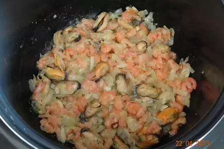 Паста из мяса мидий и креветок в мультиварке: шаг 4