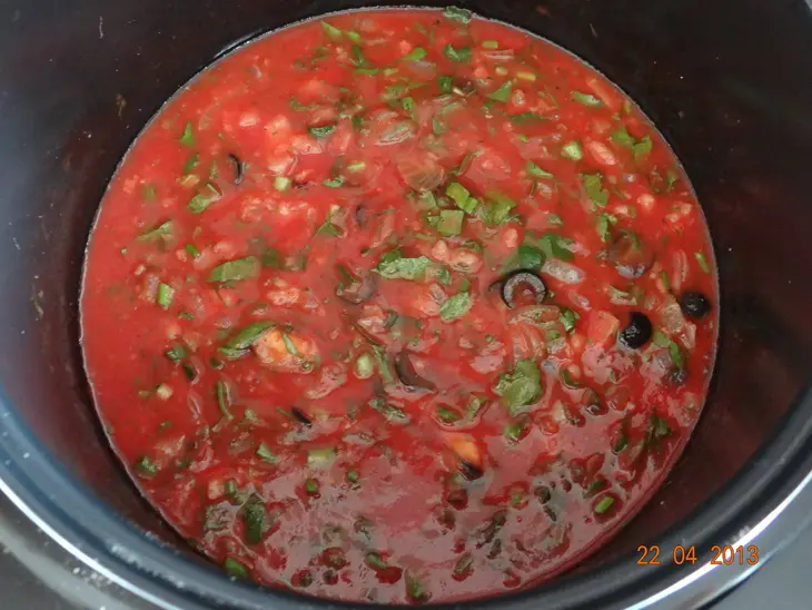Паста из мяса мидий и креветок в мультиварке: шаг 5