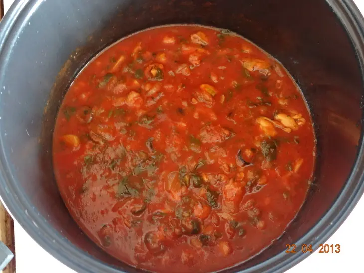 Паста из мяса мидий и креветок в мультиварке: шаг 6