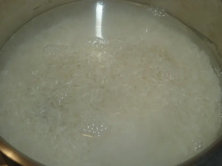 Салат с запеченной рыбой, рисом и овощами: шаг 2