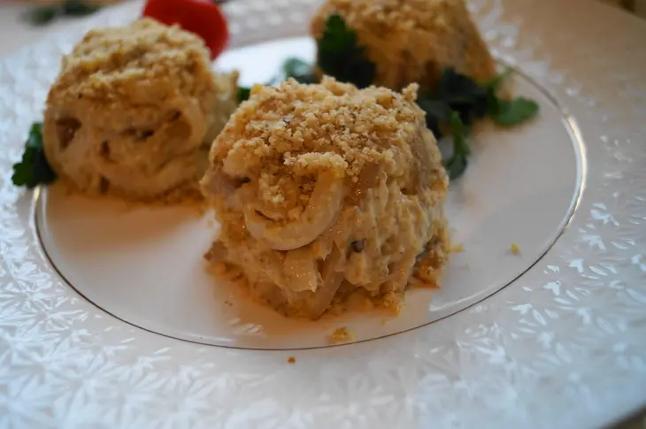 Салат с кальмарами и шампиньонами: шаг 8