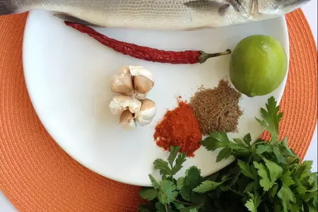 Рыба запеченная под лаймовой шармулой с картофельным салатом: шаг 1