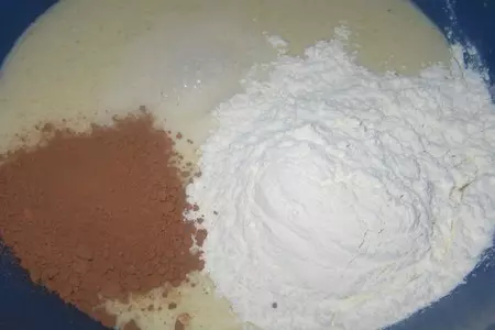 Манник шоколадный с изюмом.: шаг 2