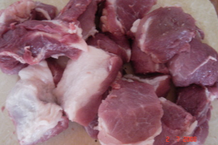 Мясо тушеное с 3мя видами смородины: шаг 1