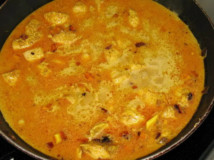 Курица в кокосовом карри.: шаг 3