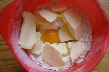 Ревеневый пирог с творогом и безе: шаг 1