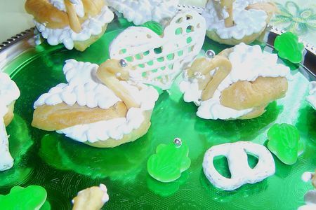 Заварные пирожные на желе "лебединое озеро".: шаг 8