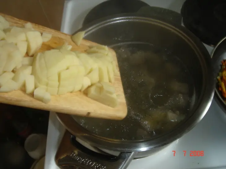 Суп с сырными лепёшечками: шаг 3