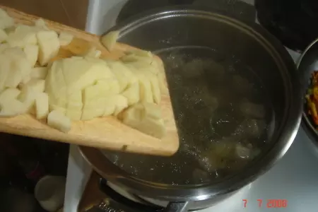 Суп с сырными лепёшечками: шаг 3