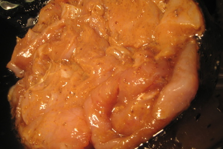 Куриные грудки с соусом из киви.: шаг 1