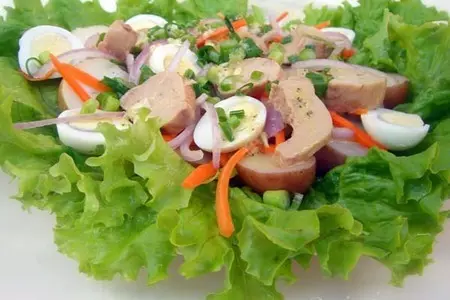 Зеленый салат с печенью трески и перепелиными яйцами: шаг 2