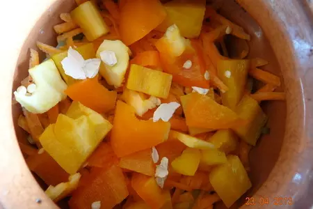 Жаркое из куриных сердец с гречкой и овощами под пикантной заливкой: шаг 5