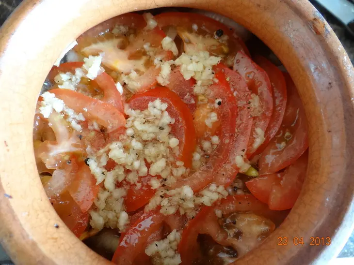 Жаркое из куриных сердец с гречкой и овощами под пикантной заливкой: шаг 6