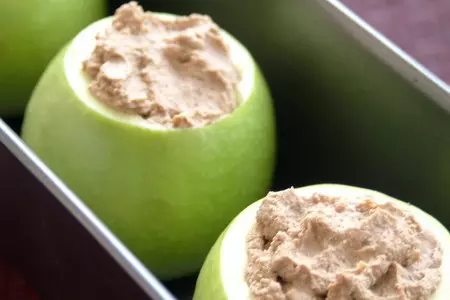 Яблоки запеченные с нежным куриным паштетом под ежевичным соусом: шаг 5