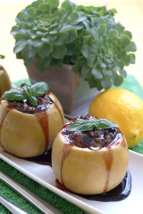 Яблоки запеченные с нежным куриным паштетом под ежевичным соусом: шаг 9