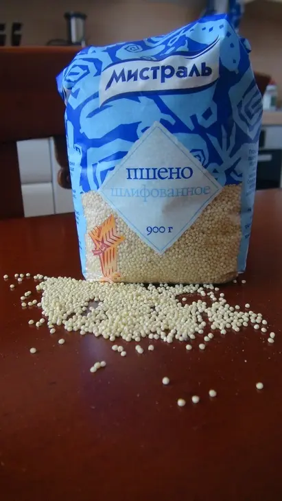 Пшённо-творожная запеканка с фруктами и красной смородиной: шаг 1