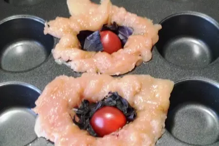 Куриные мешочки с помидорами и моцареллой.: шаг 3