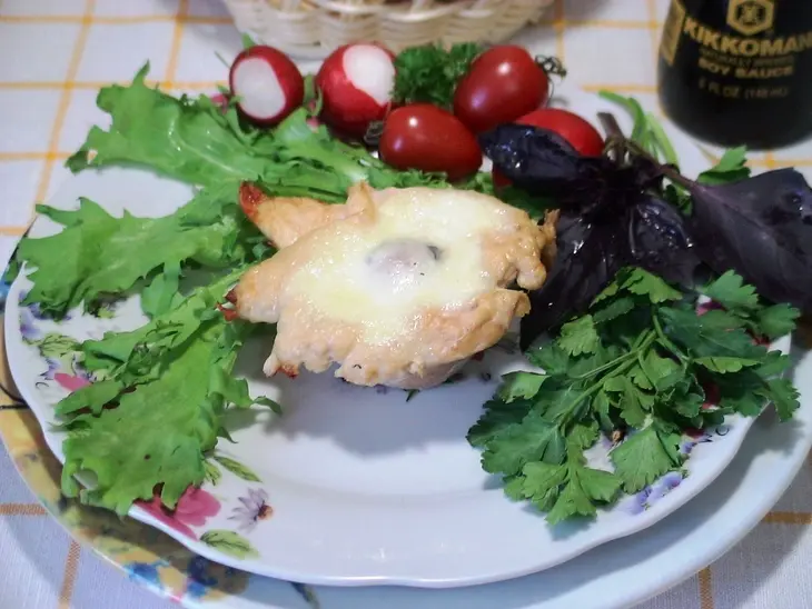 Куриные мешочки с помидорами и моцареллой.: шаг 7