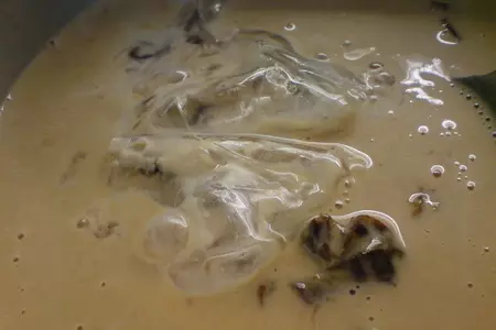 Медовая панна котта с черносливом и шоколадом: шаг 3