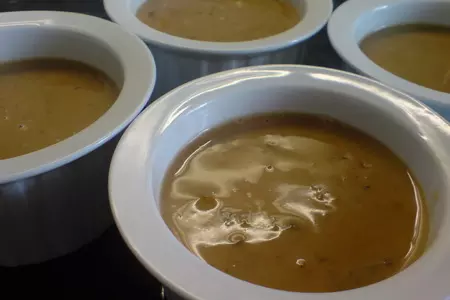 Медовая панна котта с черносливом и шоколадом: шаг 4