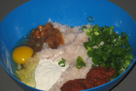Тод ман пла (тайские рыбные котлетки с красной пастой карри): шаг 4