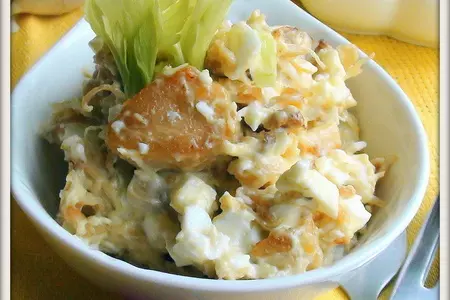 Салат с курицей, яйцом и сельдереем.: шаг 4
