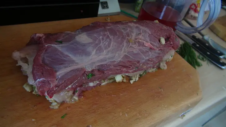 Рулет из говядины с курицей и белыми грибами в соевом соусе: шаг 3