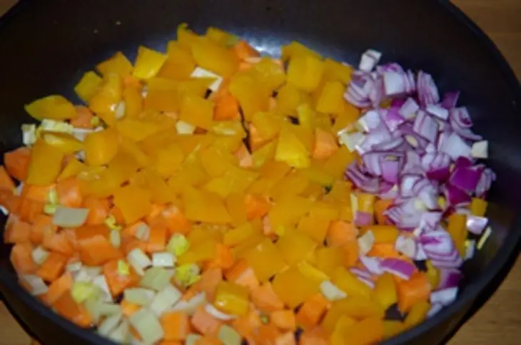 Артишоки, фаршированные рисом с овощами и креветками: шаг 2