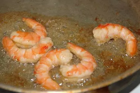 Салат "дружба народов" с пармезаном и соусом терияки: шаг 6